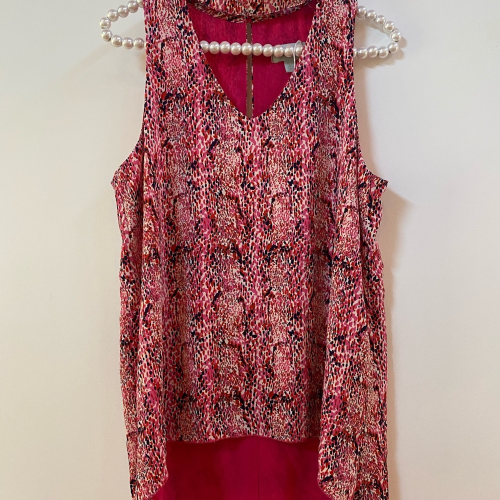Beautiful sleeveless blouse tank choker collar